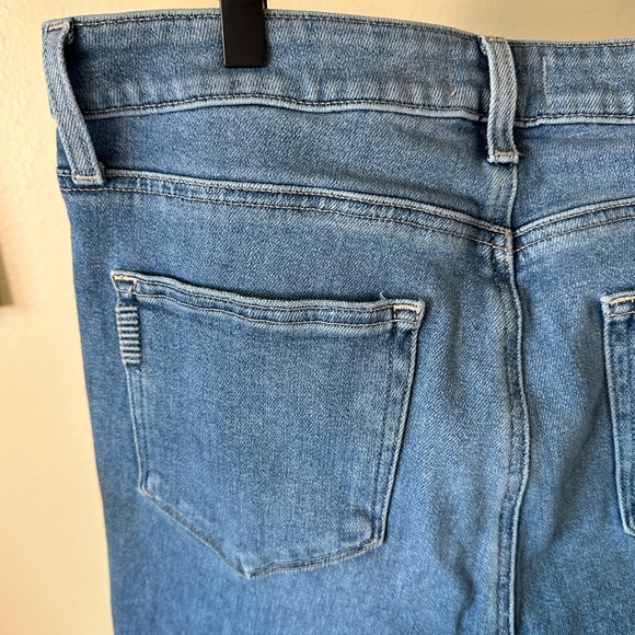 PAIGE Denim Stella Straight Jeans Distressed Size 33 - Picture 9 of 14